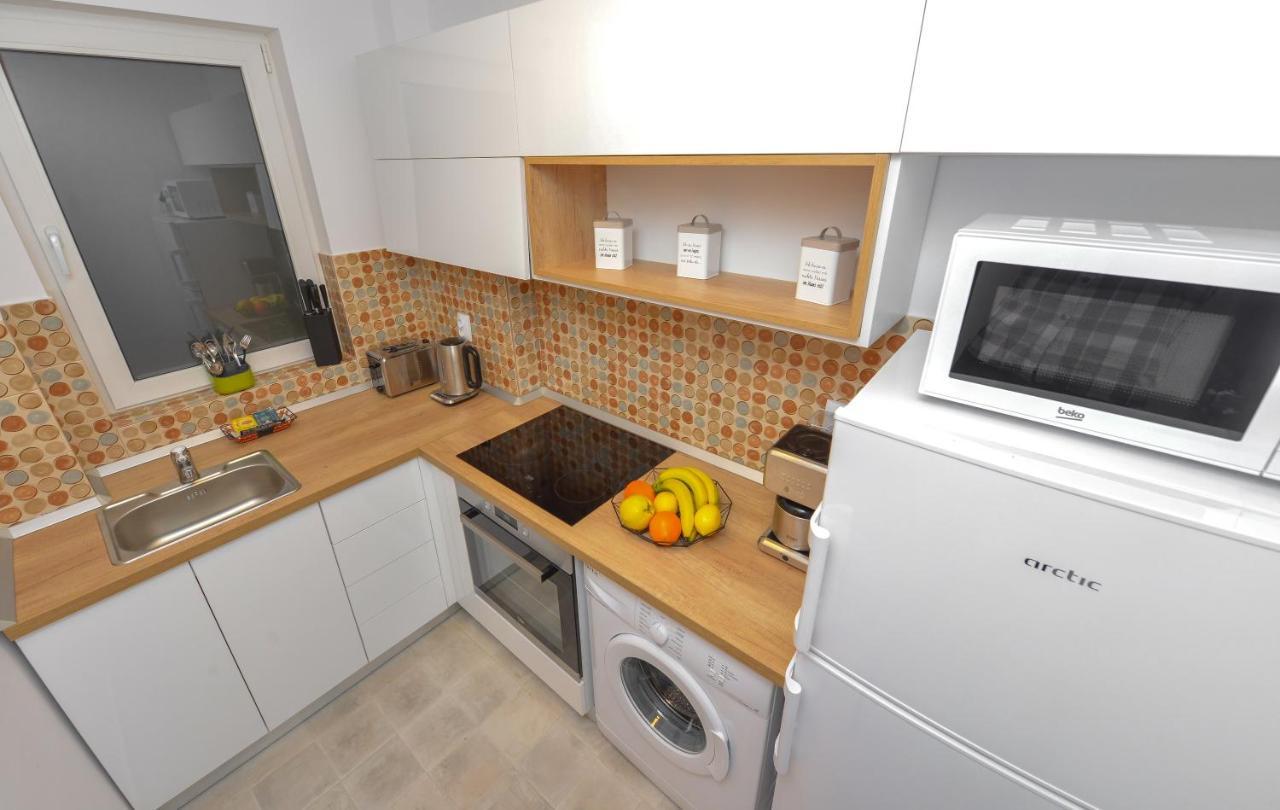 Apartment The - *