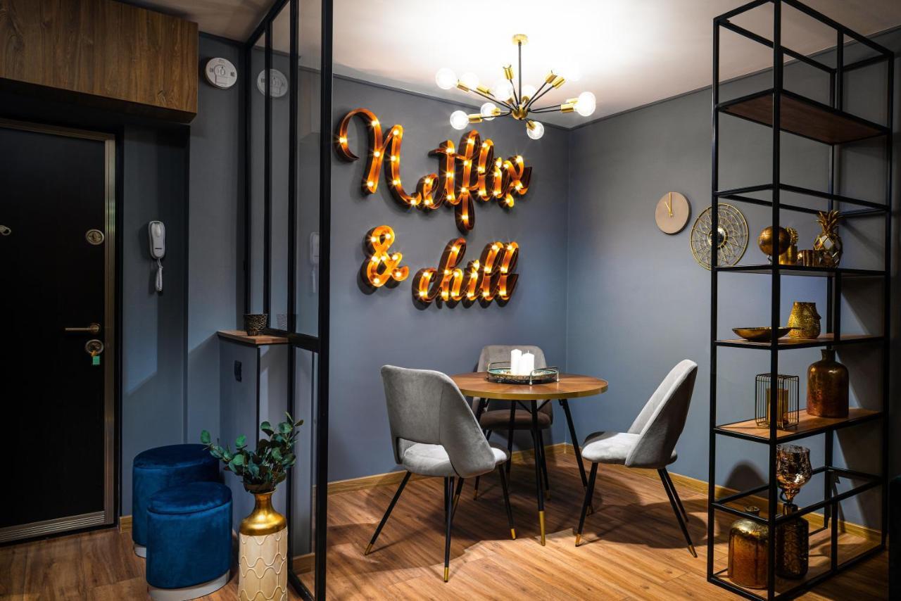 Apartment The - *