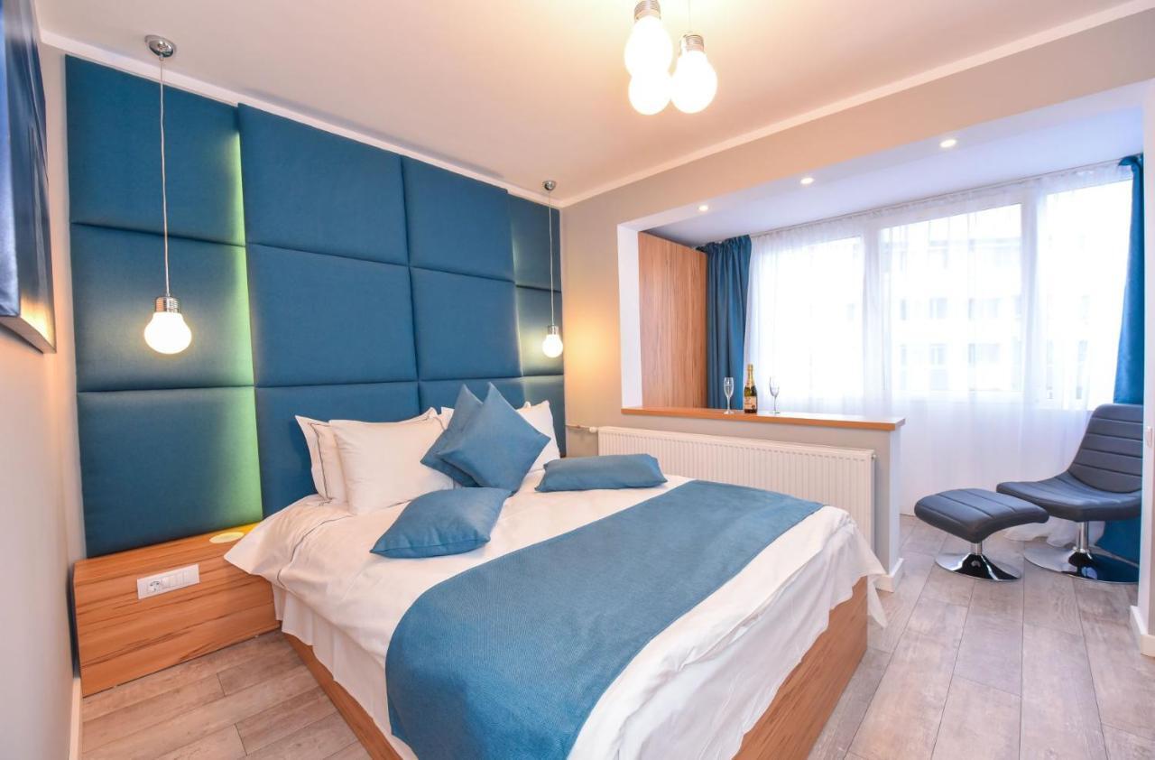 Apartment The - *